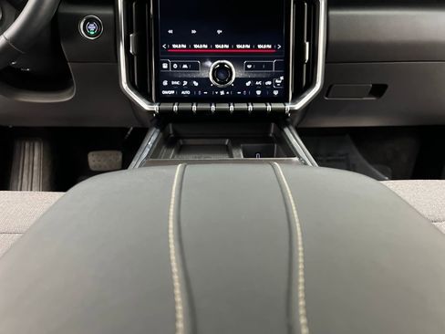 Used 2025 GMC Acadia Elevation image 47