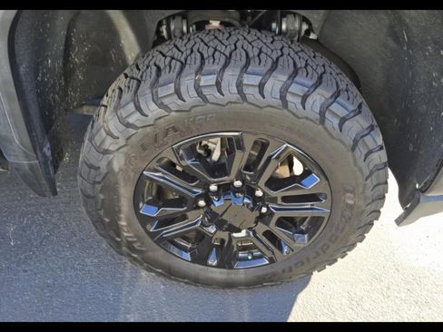 Used 2022 GMC Sierra 2500 Denali w/ Denali Black Diamond Edition image 2