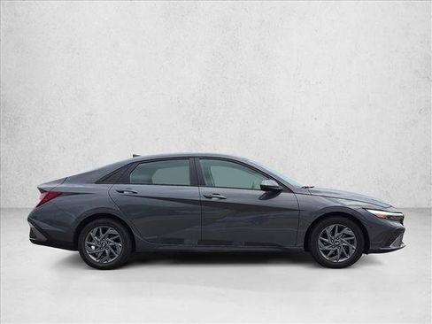 Used 2024 Hyundai Elantra SEL FWD image 4