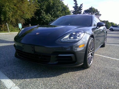 Used 2018 Porsche Panamera 4 image 35