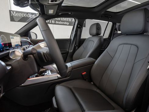 Used 2024 Mercedes-Benz GLB 250 w/ Exclusive Package image 32