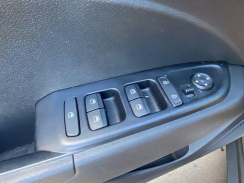 Used 2020 Hyundai Venue SEL FWD image 18