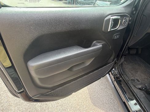 Used 2025 Jeep Wrangler Willys image 14