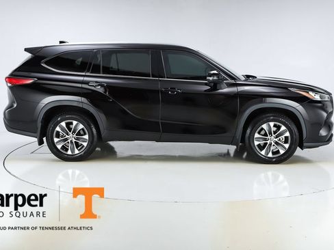 Used 2020 Toyota Highlander XLE AWD/4WD image 10