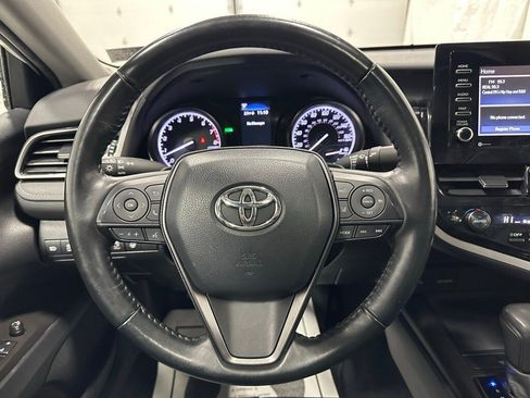 Used 2022 Toyota Camry SE image 19