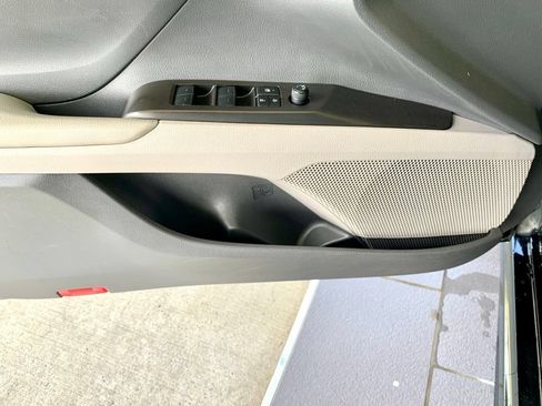 Used 2023 Toyota Camry SE FWD image 13