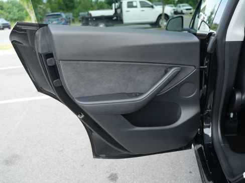 Used 2022 Tesla Model Y Performance AWD/4WD image 17