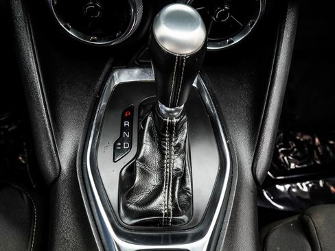 Used 2021 Chevrolet Camaro LT w/ Technology Package image 20