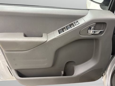 Used 2019 Nissan Frontier SV image 24