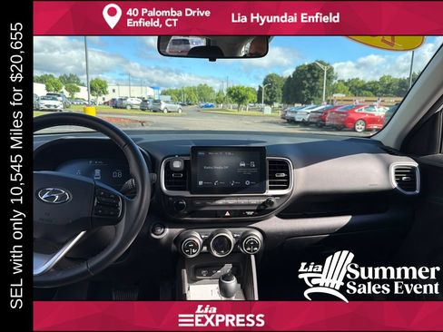 Used 2024 Hyundai Venue SEL FWD image 14