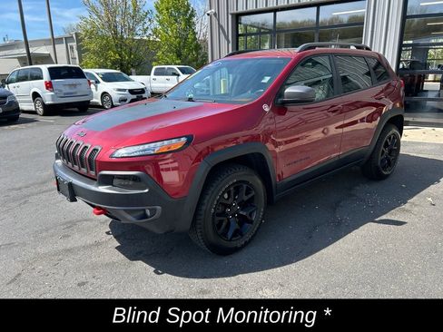 Used 2017 Jeep Cherokee Trailhawk w/ Comfort/Convenience Group AWD/4WD image 8