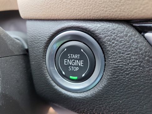 Used 2025 Cadillac XT4 Premium Luxury image 13