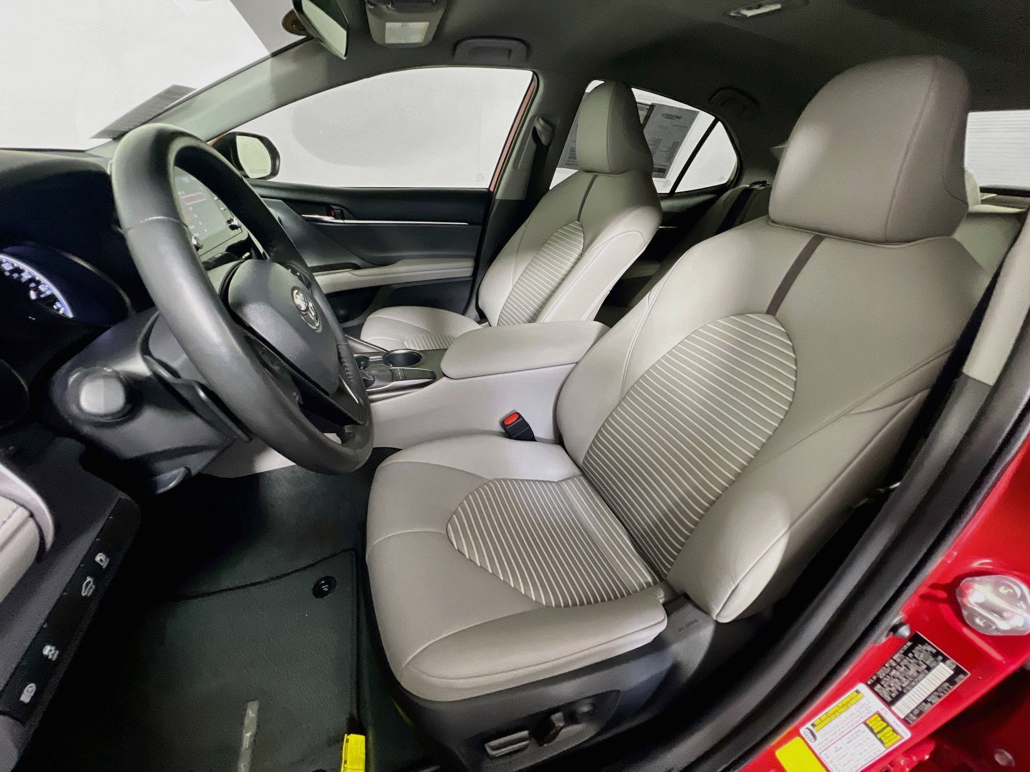 Used 2023 Toyota Camry SE FWD image 14