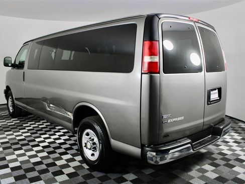 Used 2010 Chevrolet Express 3500 LT w/ LT Preferred Equipment Group image 5