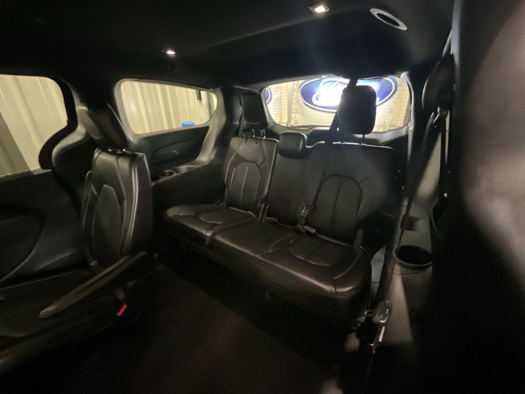 Used 2025 Chrysler Pacifica Select FWD image 11