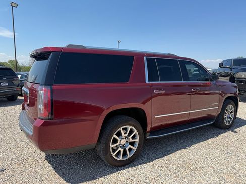 Used 2020 GMC Yukon XL Denali AWD/4WD image 11