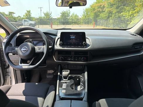 Used 2024 Nissan Rogue S FWD image 15