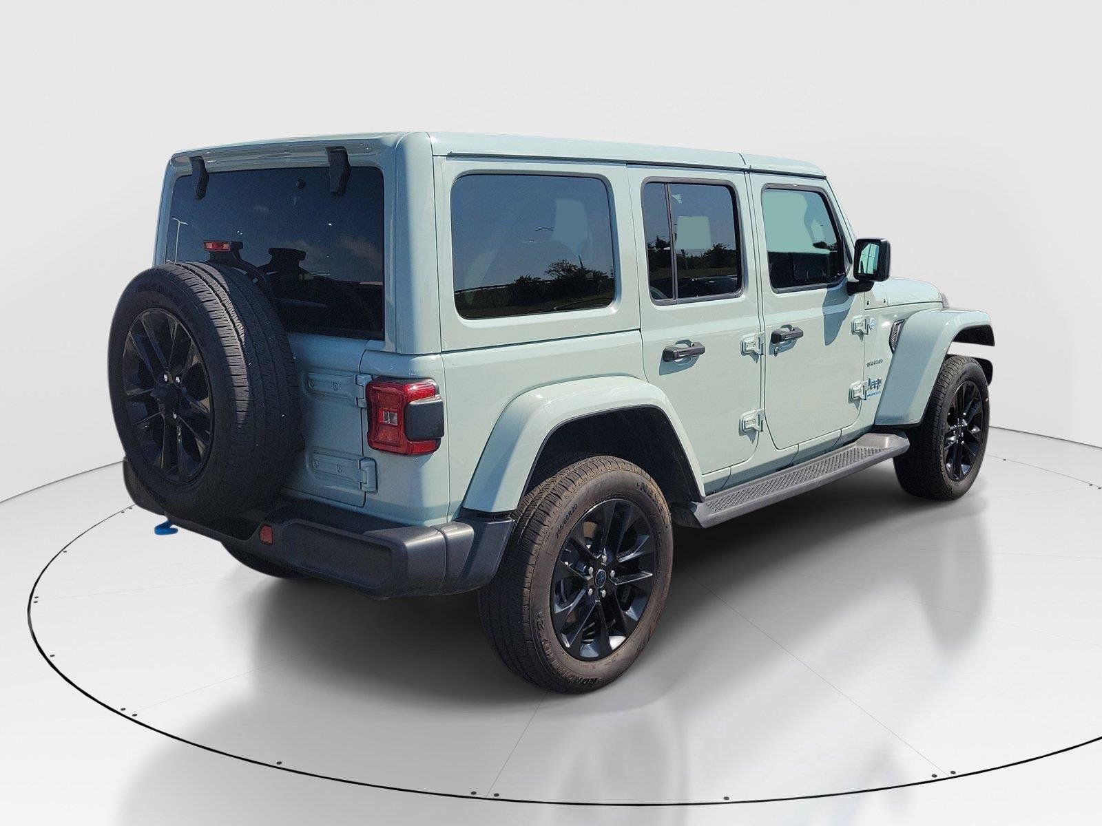 Used 2024 Jeep Wrangler Unlimited Sahara AWD/4WD image 4