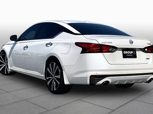 Used 2020 Nissan Altima 2.0 Platinum FWD image 11