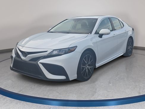 Used 2024 Toyota Camry SE w/ Convenience Package FWD image 1