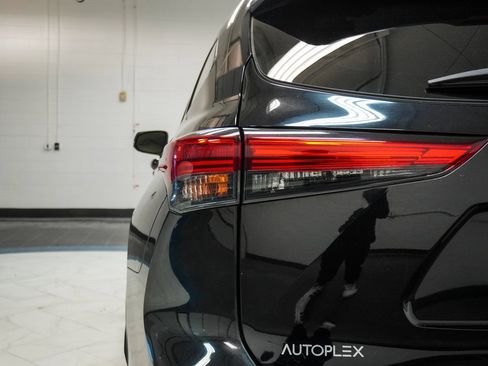 Used 2021 Toyota Highlander XLE image 40