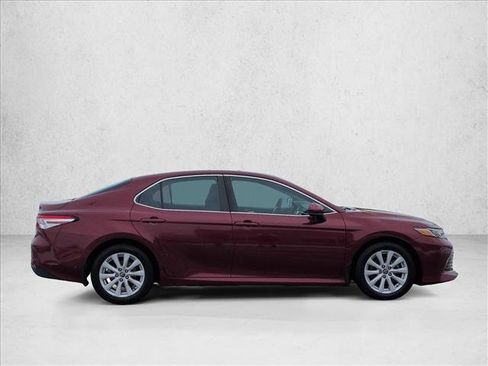 Used 2018 Toyota Camry LE image 4