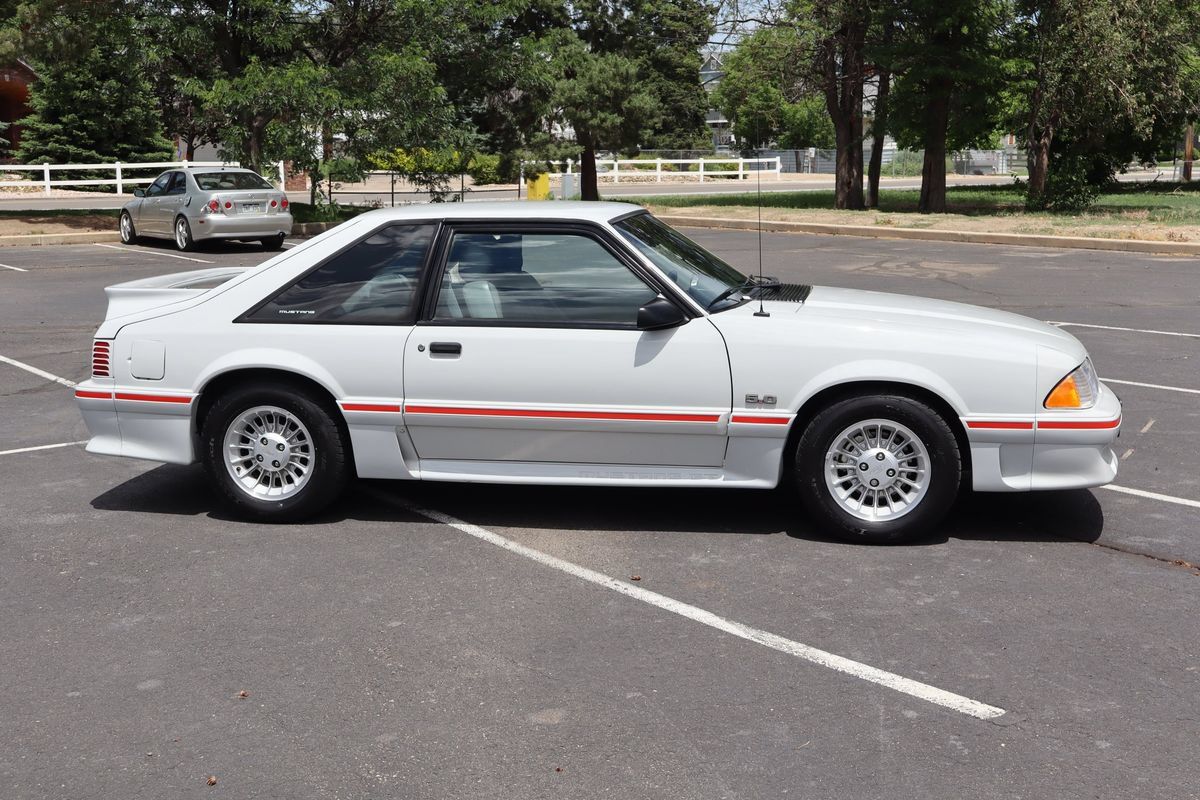 Used 1988 Ford Mustang GT RWD image 3