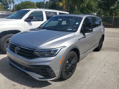 Used 2022 Volkswagen Tiguan SE R-Line FWD image 3