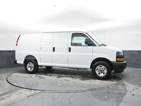 New 2025 GMC Savana 2500 w/ Driver Convenience Package RWD image 6