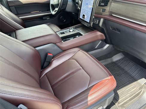 Used 2024 Ford Expedition Limited RWD image 35