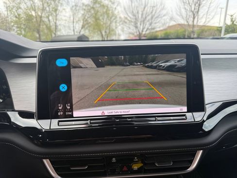 New 2026 Volkswagen Atlas Cross Sport SE AWD/4WD image 19