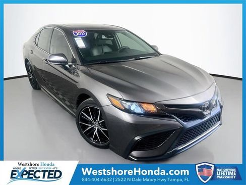 Used 2021 Toyota Camry SE w/ Convenience Package FWD image 1