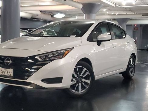 Used 2025 Nissan Versa SV w/ Trunk Package FWD image 31