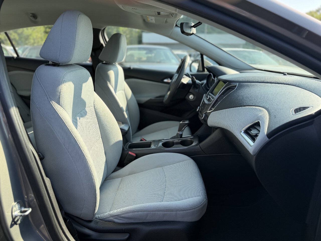 Used 2019 Chevrolet Cruze LT FWD image 14