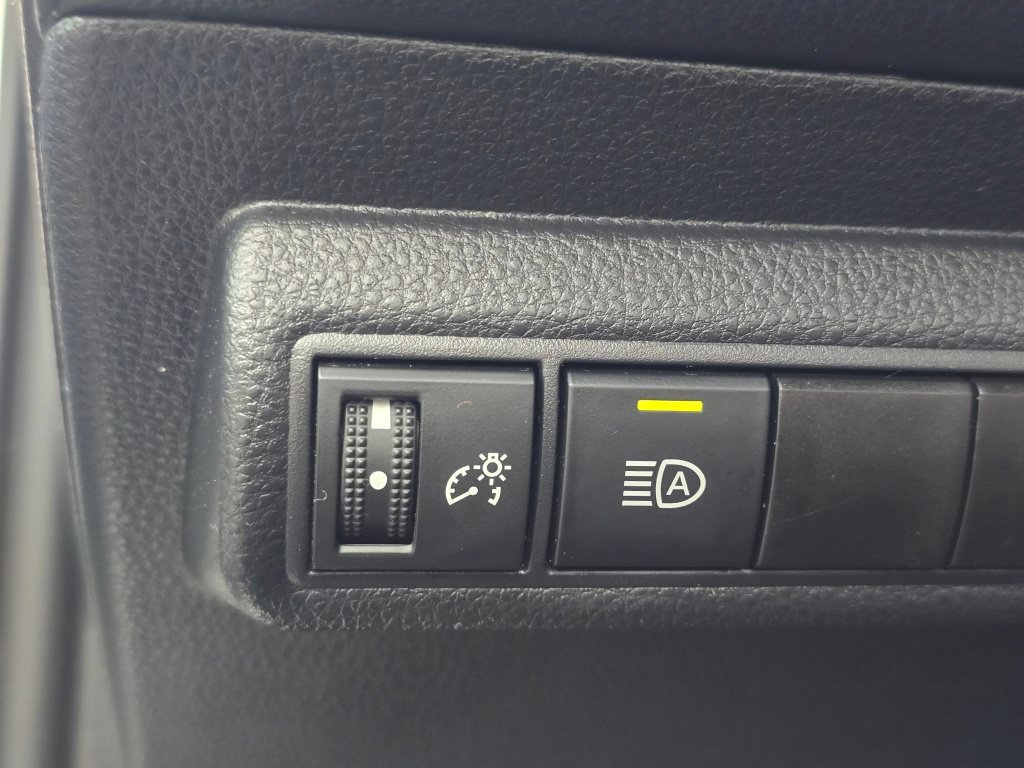 Used 2025 Toyota Corolla LE FWD image 35