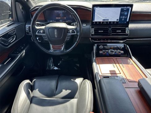 Used 2024 Lincoln Navigator Premiere image 19