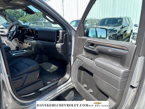 Used 2025 Chevrolet Silverado 1500 LT Trail Boss w/ LT Trail Boss Premium Package AWD/4WD image 29