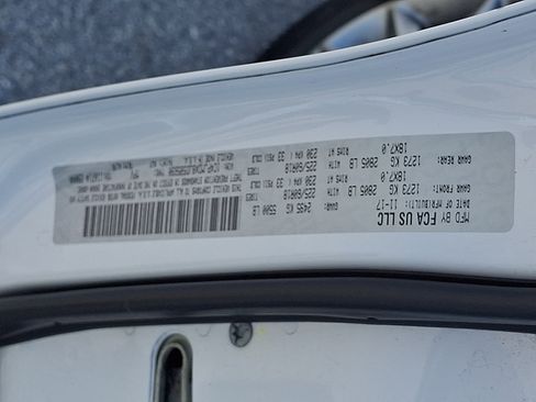 Used 2018 Jeep Cherokee Limited AWD/4WD image 29