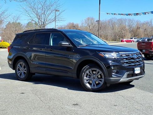 New 2026 Ford Explorer Active image 2