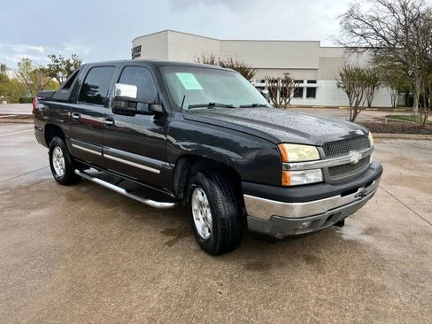 Used 2005 Chevrolet Avalanche Z66 w/ Preferred Equipment Group RWD image 3