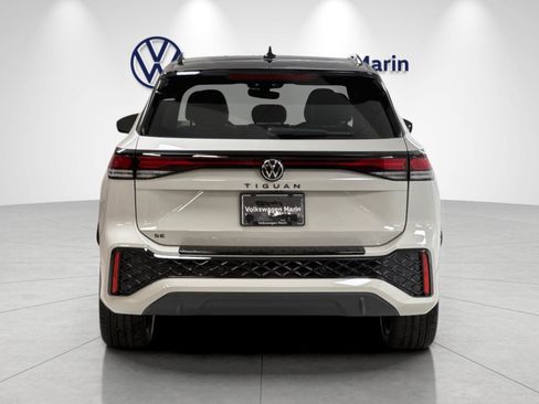 New 2026 Volkswagen Tiguan SE R-Line FWD image 4