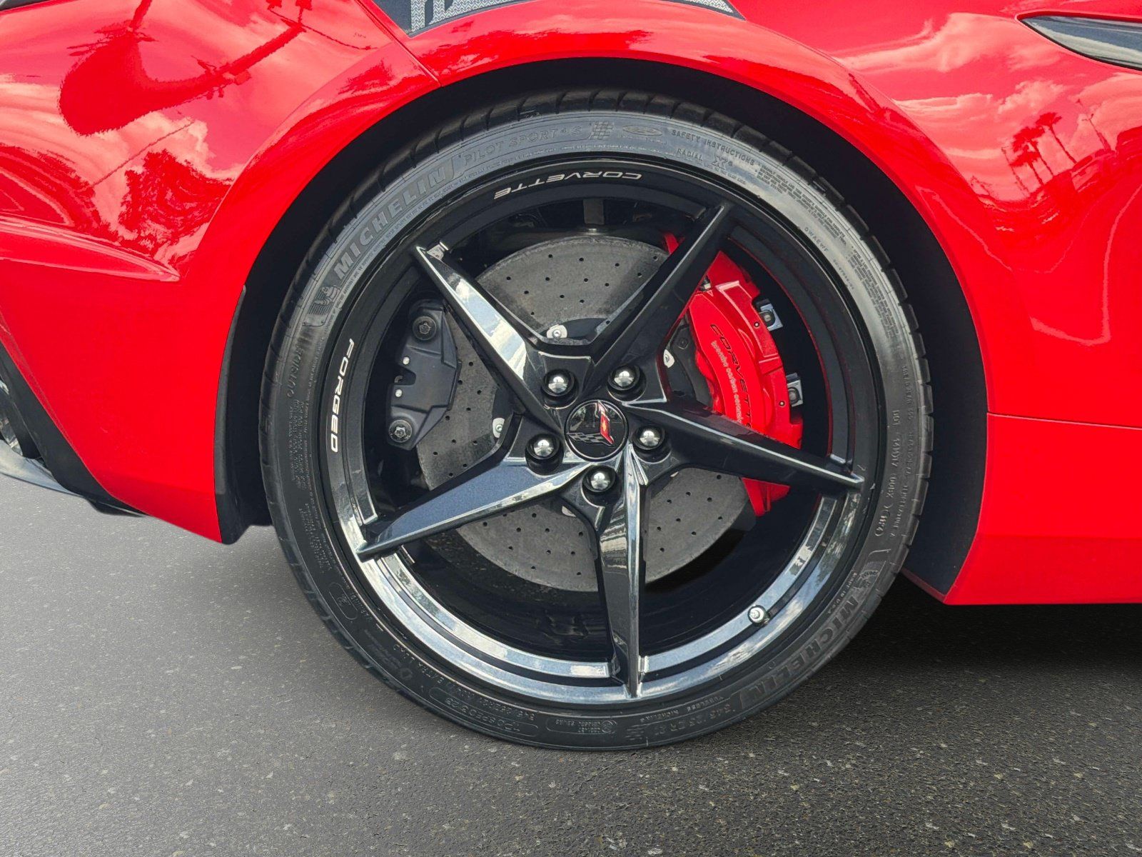 Used 2025 Chevrolet Corvette E-Ray w/ Stealth Interior Trim Package AWD/4WD image 19