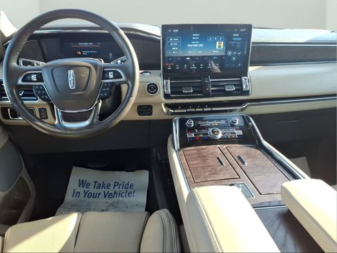 Used 2023 Lincoln Navigator Reserve AWD/4WD image 9