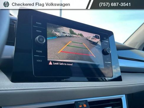 Used 2025 Volkswagen Taos SE FWD image 37