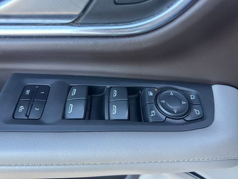 Used 2024 Chevrolet Suburban Z71 w/ Luxury Package image 21