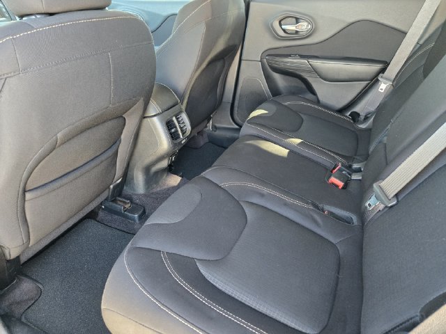 Certified 2016 Jeep Cherokee Latitude FWD image 37
