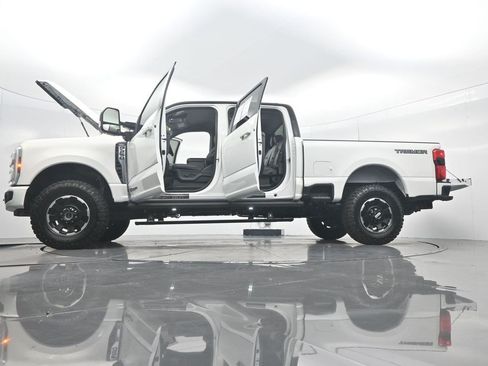 Used 2025 Ford F250 Lariat w/ Tremor Off-Road Package AWD/4WD image 80