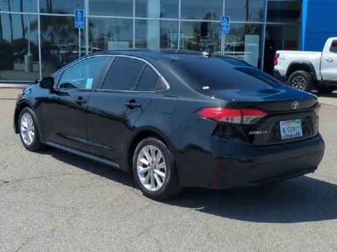 Used 2020 Toyota Corolla XLE image 6