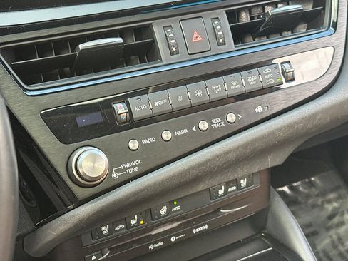 Used 2022 Lexus ES 300h w/ Premium Package FWD image 23