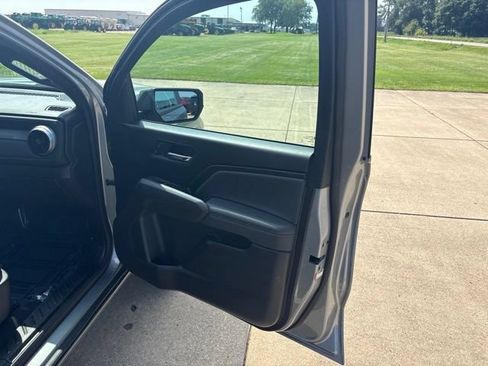 Used 2024 Chevrolet Colorado LT w/ LT Convenience Package II AWD/4WD image 23